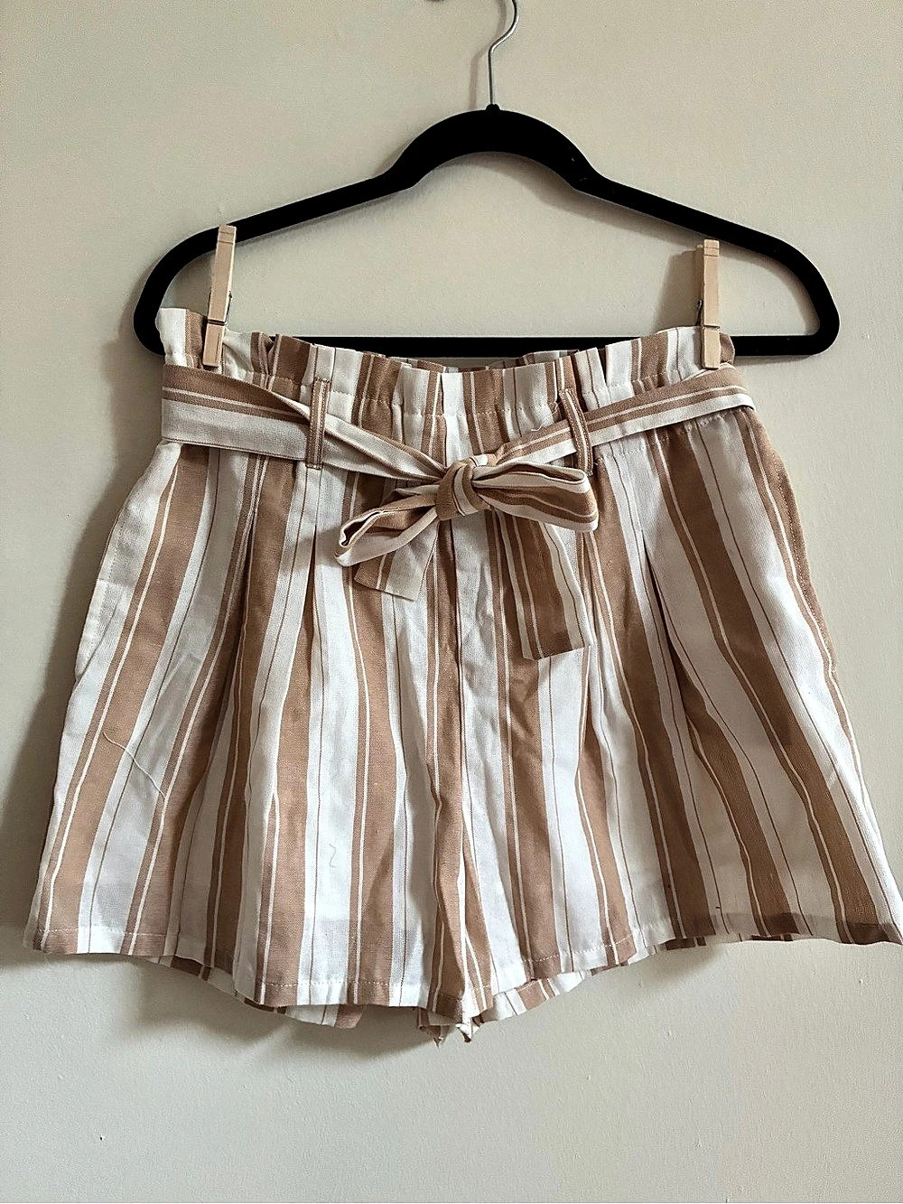 ALYA Striped High Waist Shorts in Brown & White Size Large Like New